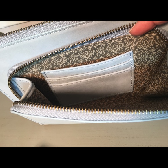 LAST CHANCE-Moving Sale! Joy Susan Vegan Crossbody - Picture 4 of 5